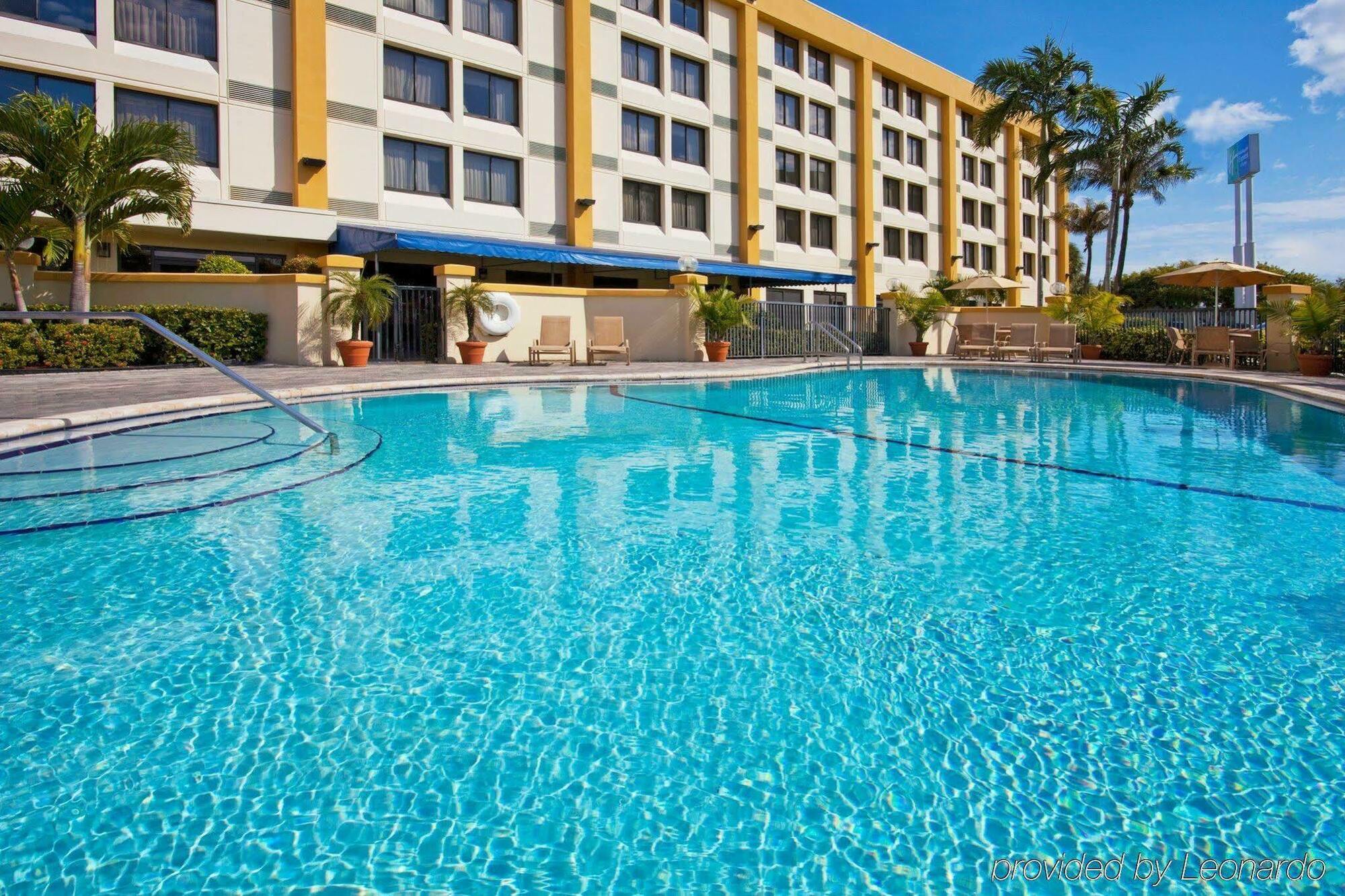 Holiday Inn Express Hotel & Suites Miami - Hialeah By Ihg Kültér fotó